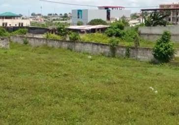 TERRAIN DE 600 M2